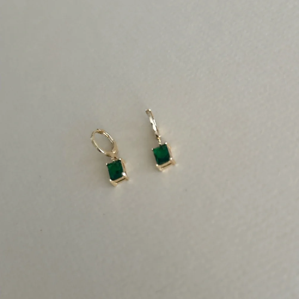 Green diamond Earrings N1763 - Picture 3 of 3
